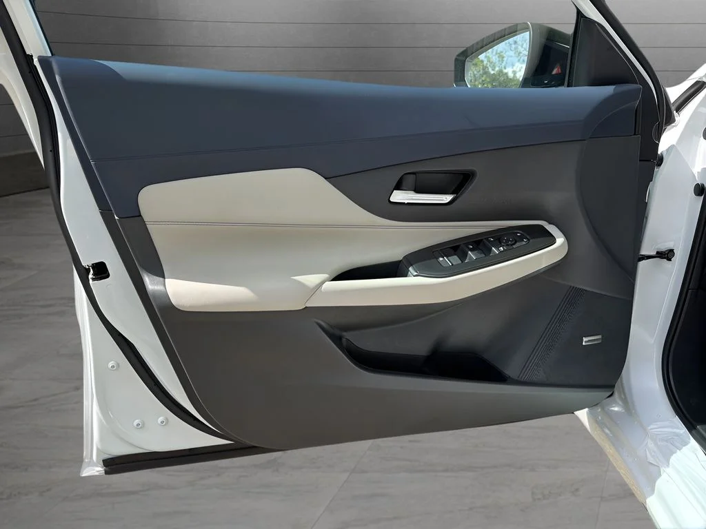New 2026 White Nissan SL image 8