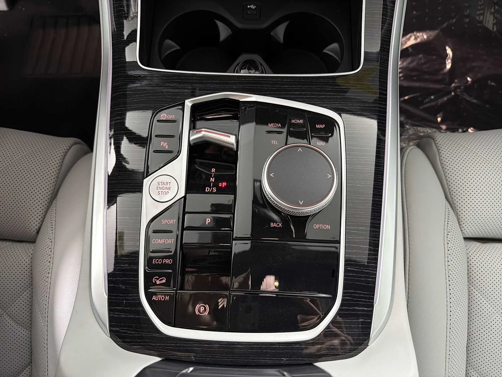 New 2026 Dravit Grey Metallic BMW xDrive40i image 17