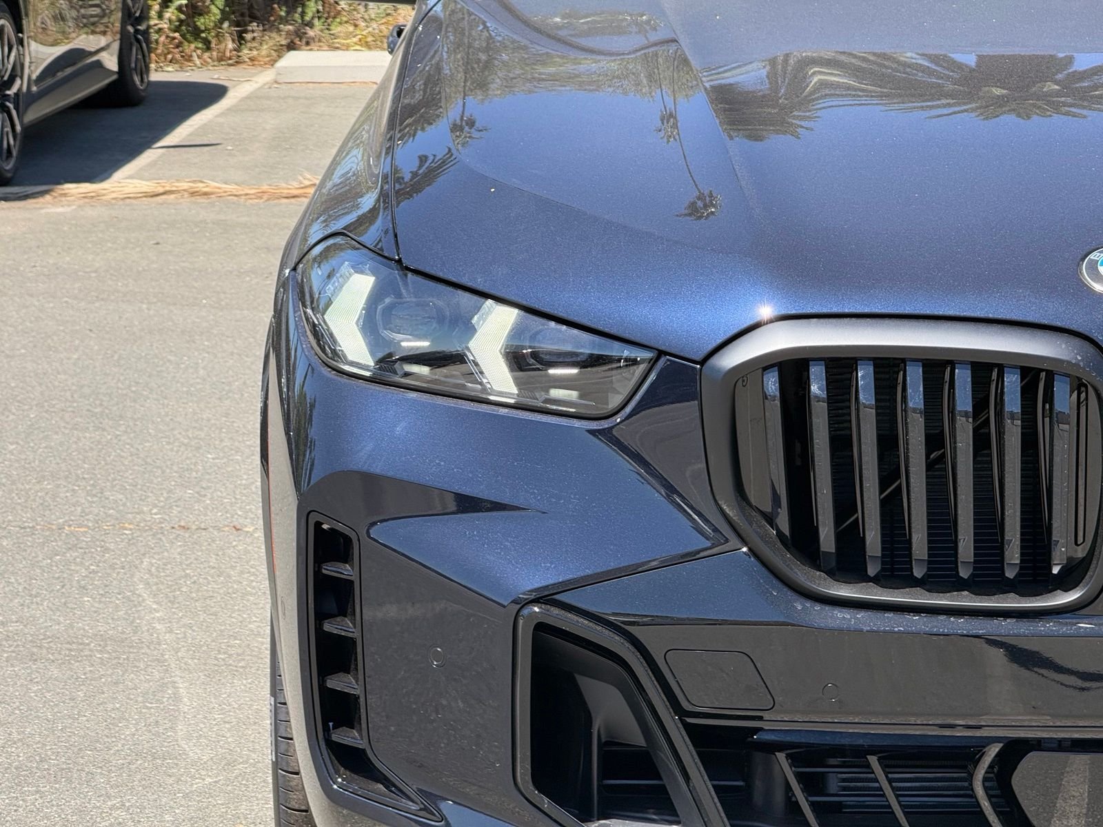 New 2026 Carbon Black Metallic BMW sDrive40i image 13