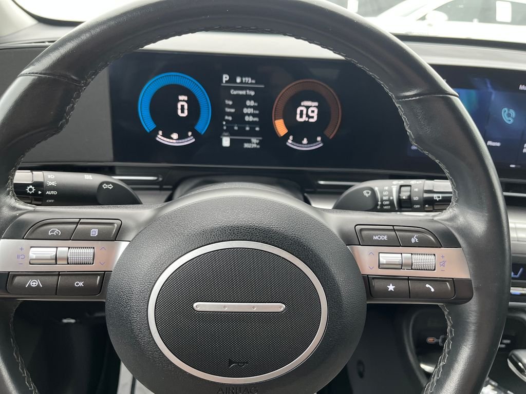 Used 2025 Green Hyundai SEL image 16