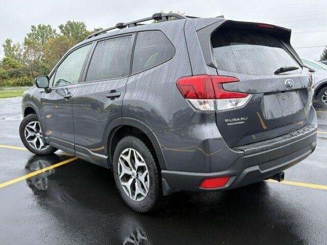 Used 2022 Magnetite Gray Metallic Subaru Premium image 10