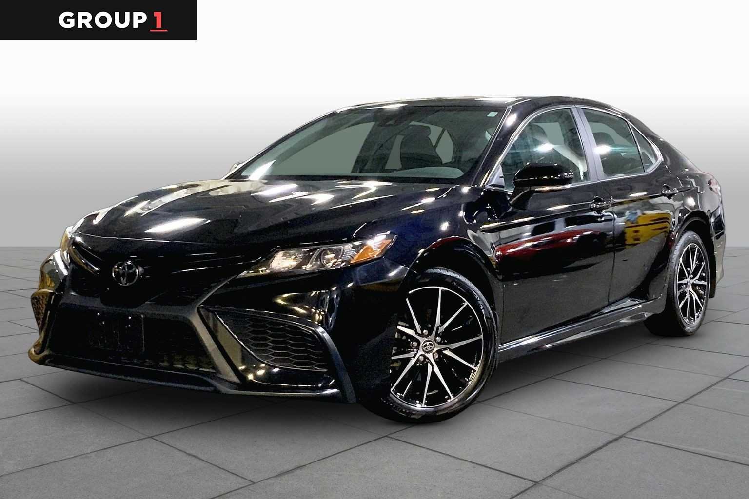 2024 Toyota Camry SE's photo