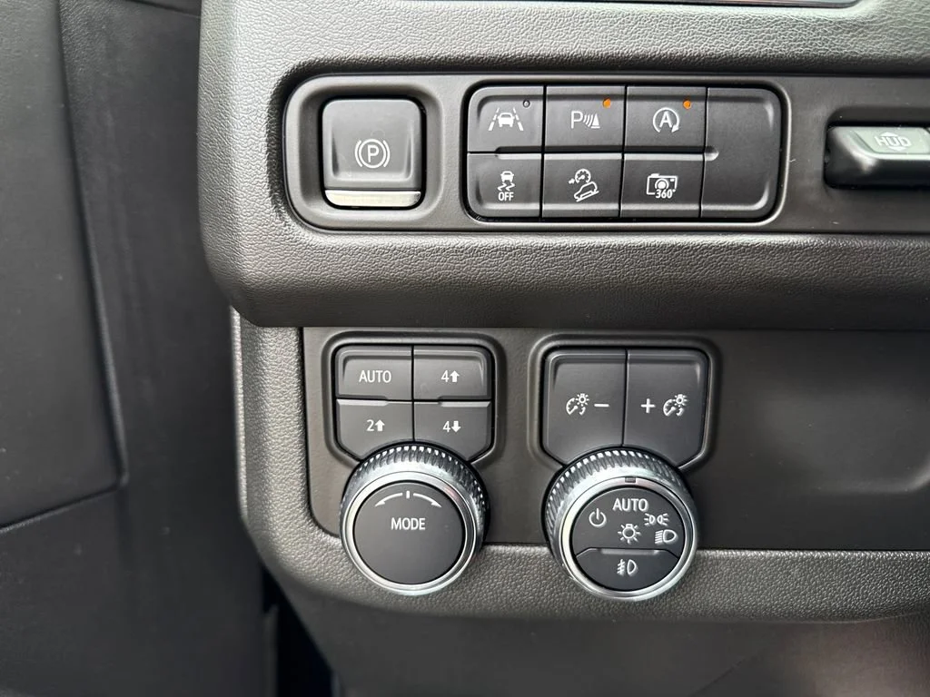 2024 GMC Yukon AT4 - Photo 21
