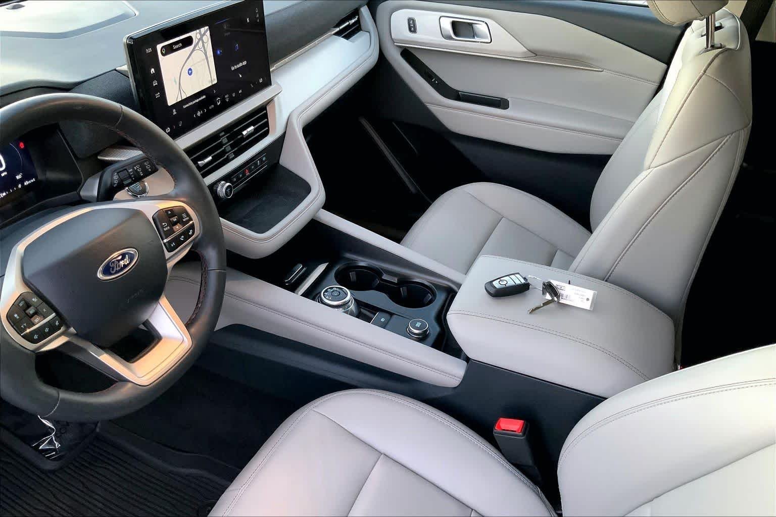 Used 2025 Agate Black Metallic Ford Active image 15