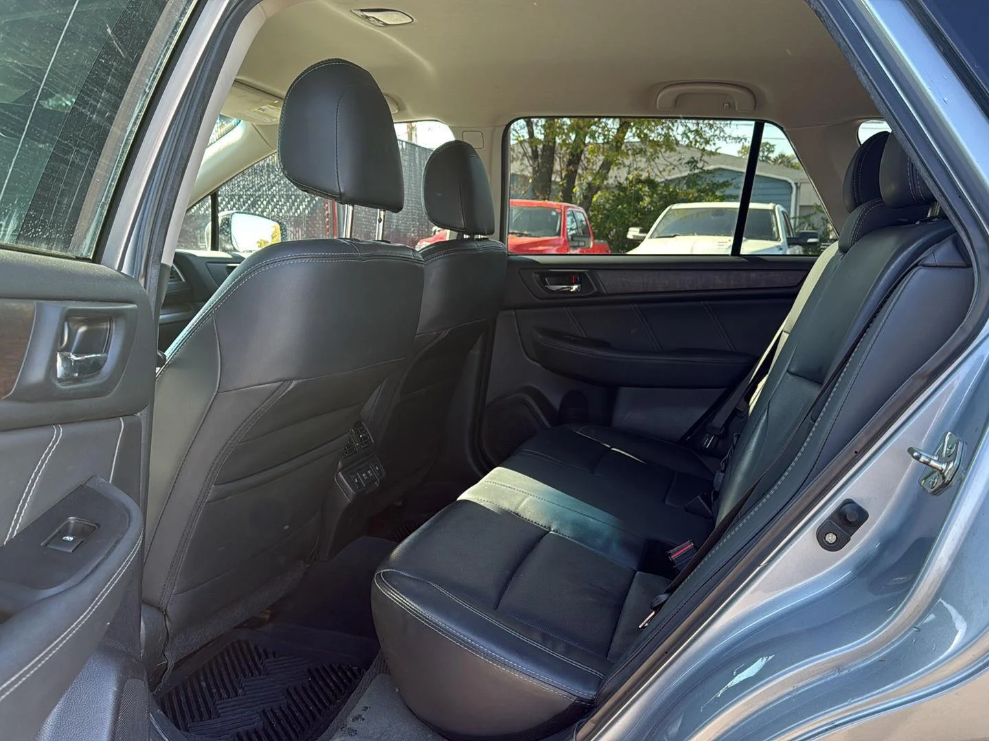 Used 2019 Ice Silver Metallic Subaru Limited image 10