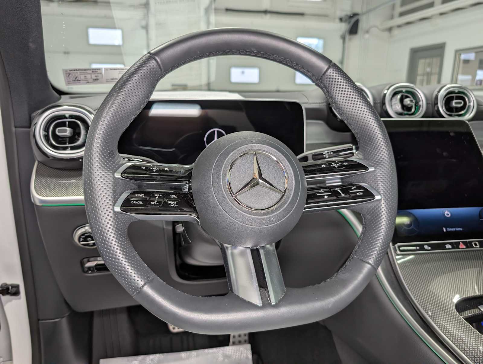 Used 2026 Polar White Mercedes-Benz GLC 300 image 34