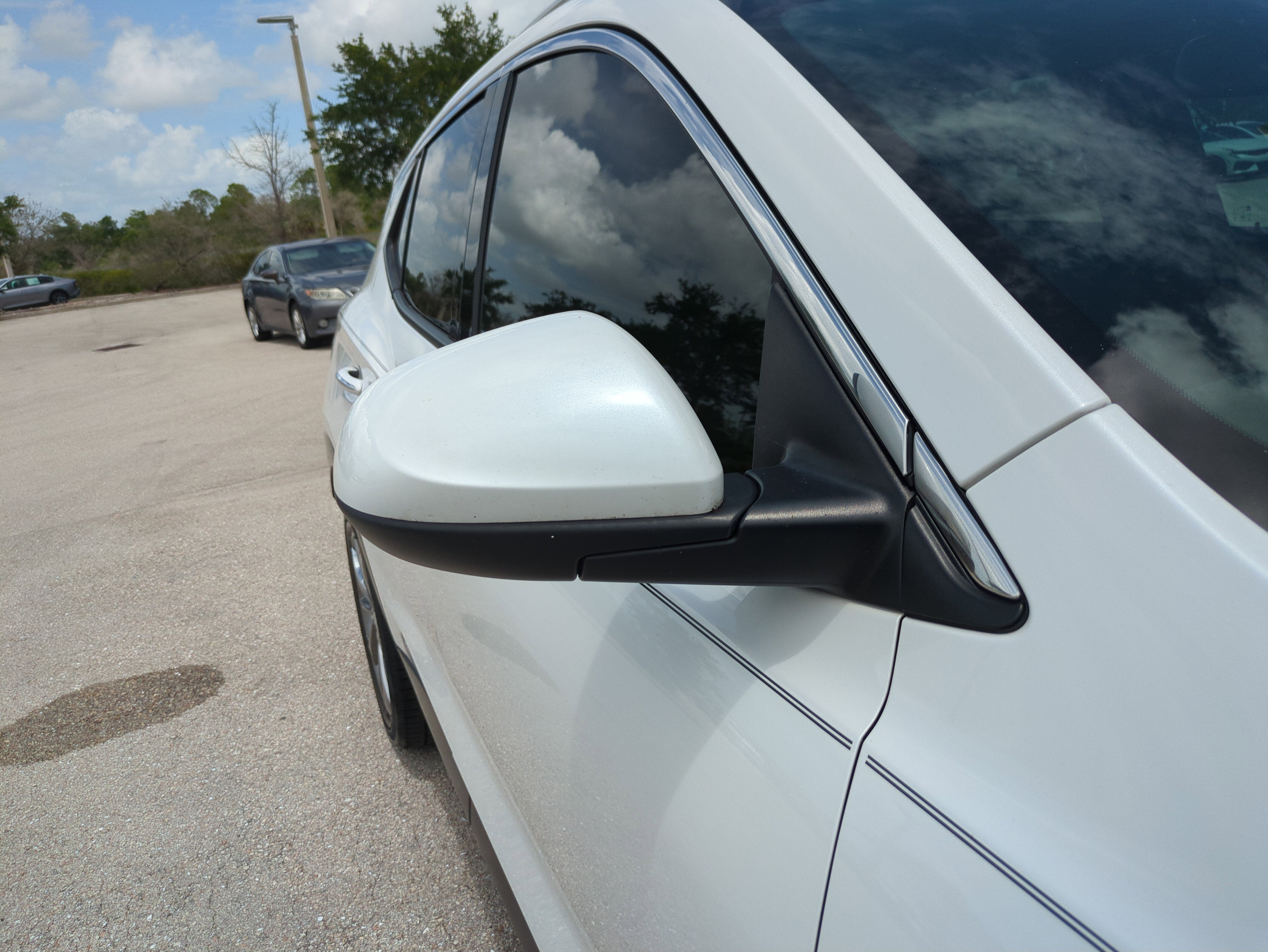 Used 2023 White Frost Tricoat Buick Essence image 12