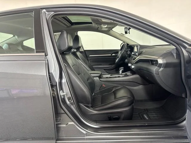 Used 2019 Gun Metallic Nissan 2.5 SL image 4