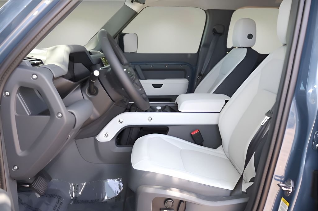 New 2026 Tasman Blue Land Rover S image 12