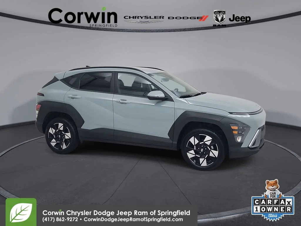 Used 2025 Green Hyundai SEL image 1