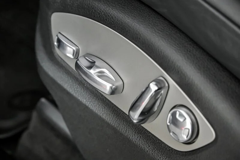 Used 2017 Volcano Grey Metallic Porsche Turbo image 26