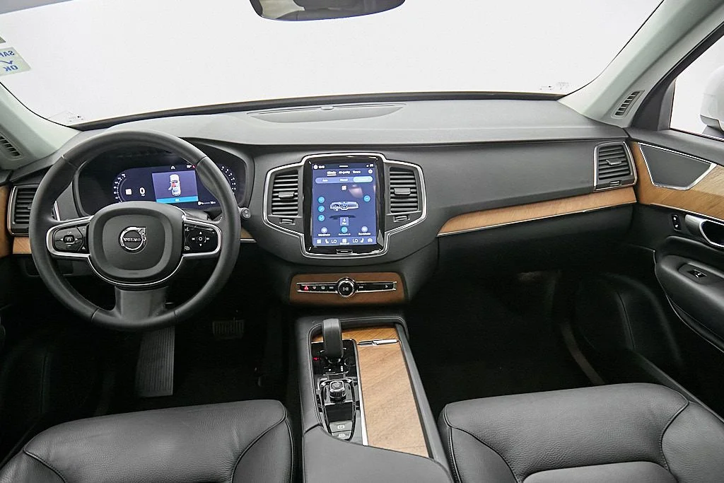 Certified Used 2023 Crystal White Volvo Core image 26