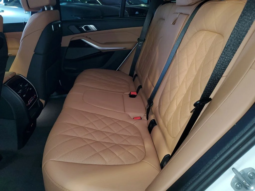 Used 2026 White BMW sDrive40i image 11