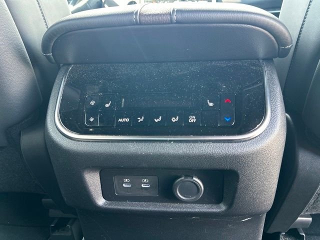 Used 2025 Black Nissan Platinum image 17