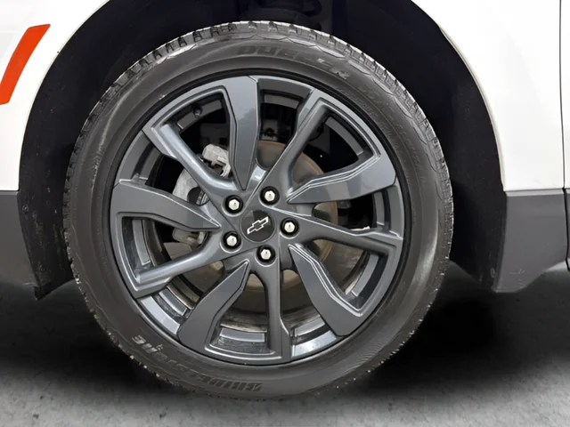Used 2022 White Chevrolet RS image 28