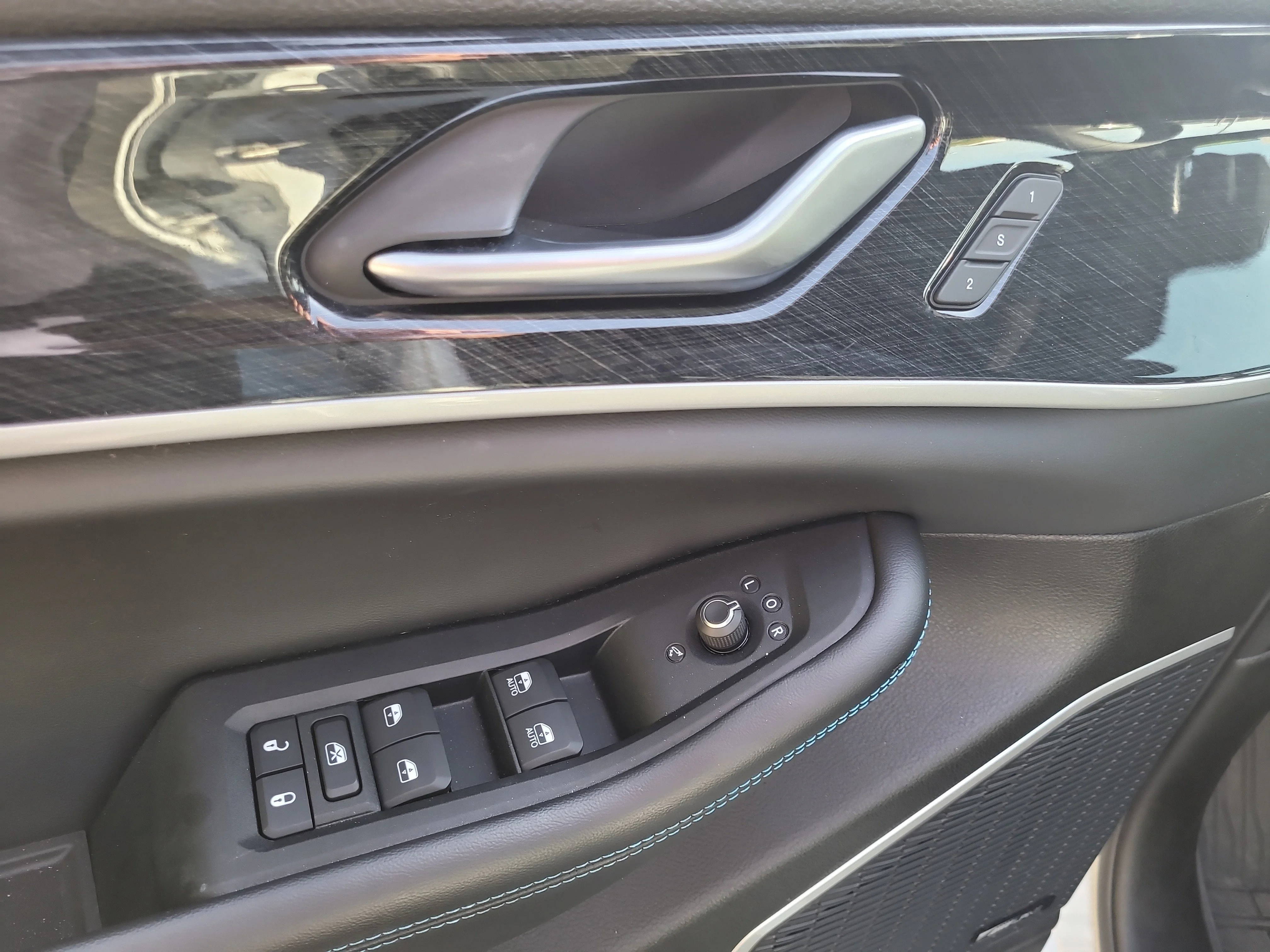 Used 2024 Bright White Clearcoat Jeep Trailhawk image 18