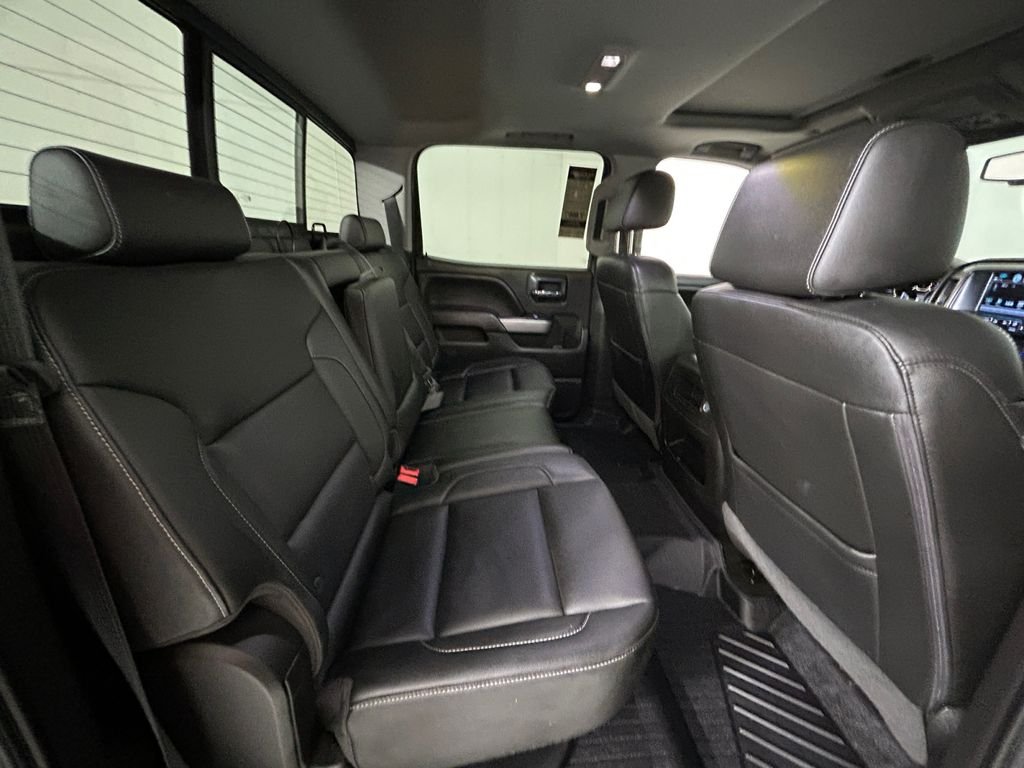 Used 2018  Chevrolet LTZ image 17