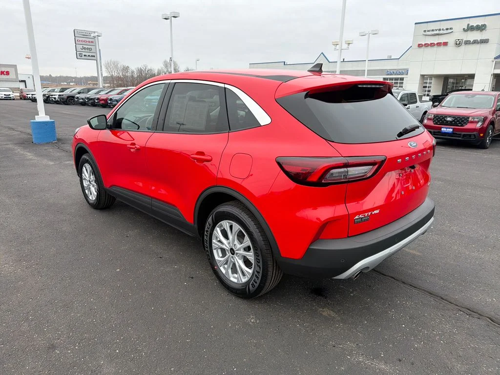 Used 2024 Red Ford Active image 3