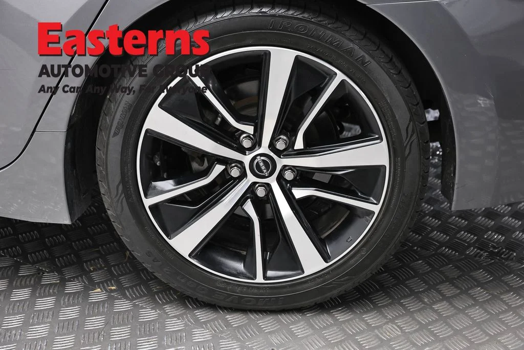 Used 2023 Gray Nissan SV image 8