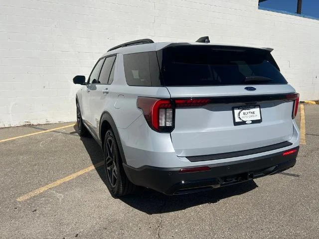 New 2026 Space White Metallic Ford ST-Line image 39