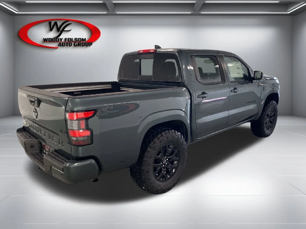 New 2027 Alpine Metallic Nissan Crew Cab SV image 7