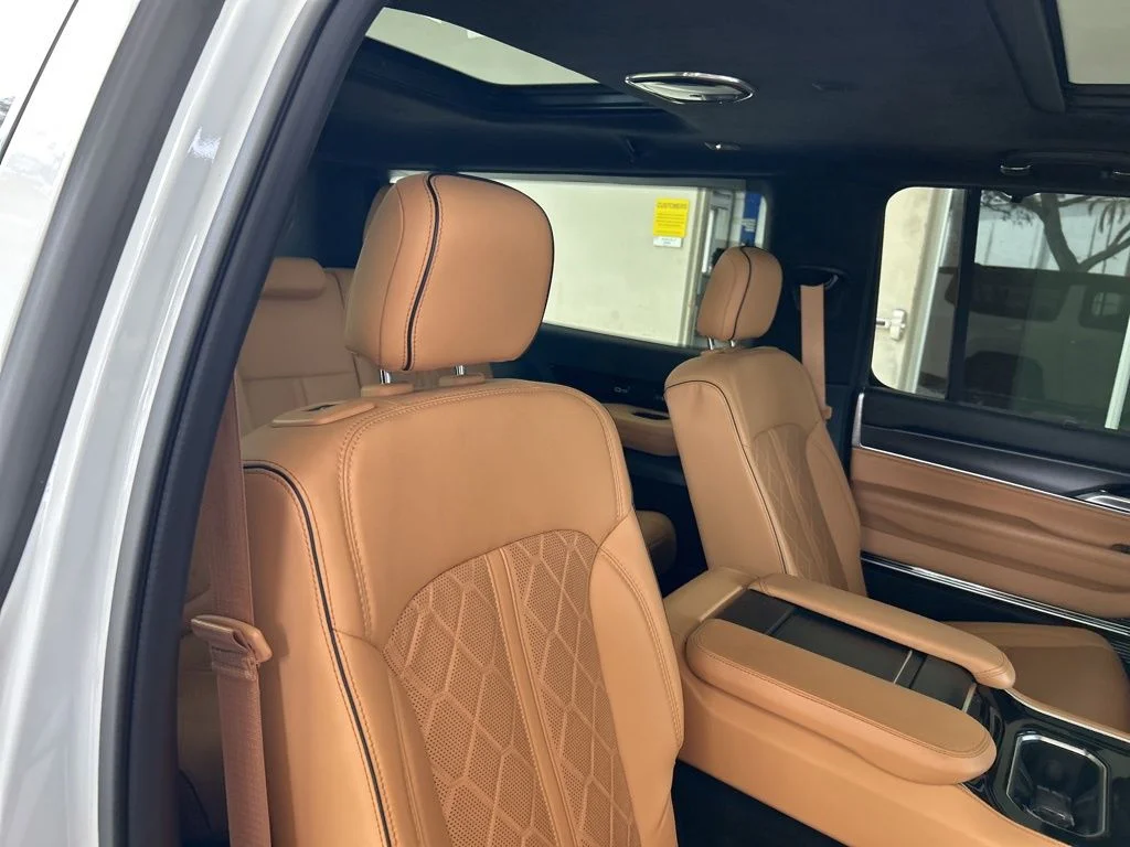 Used 2025 White/off-white Jeep Series III image 35