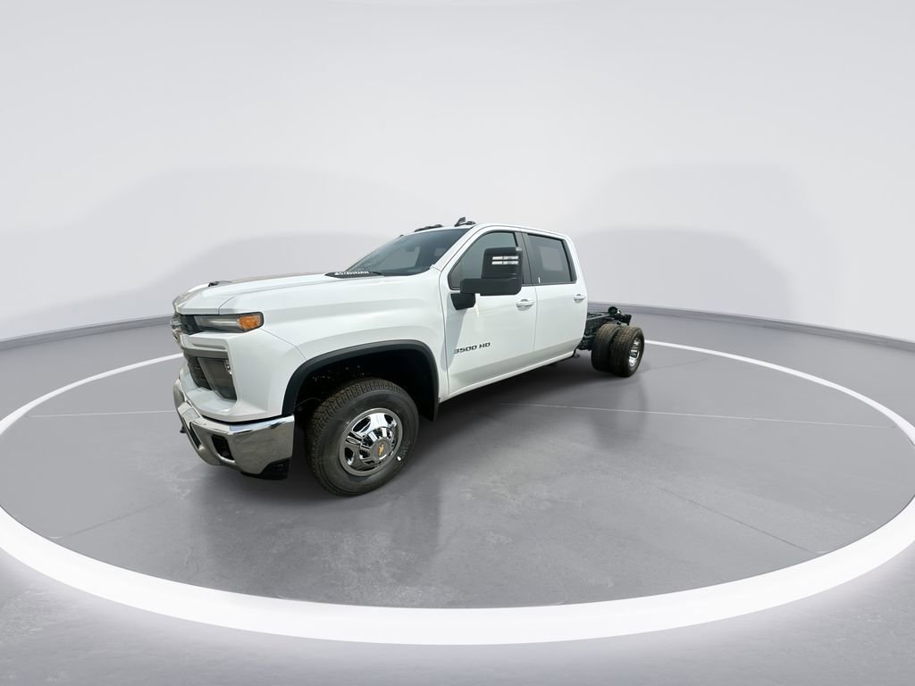 New 2026 Summit White Chevrolet LT image 4