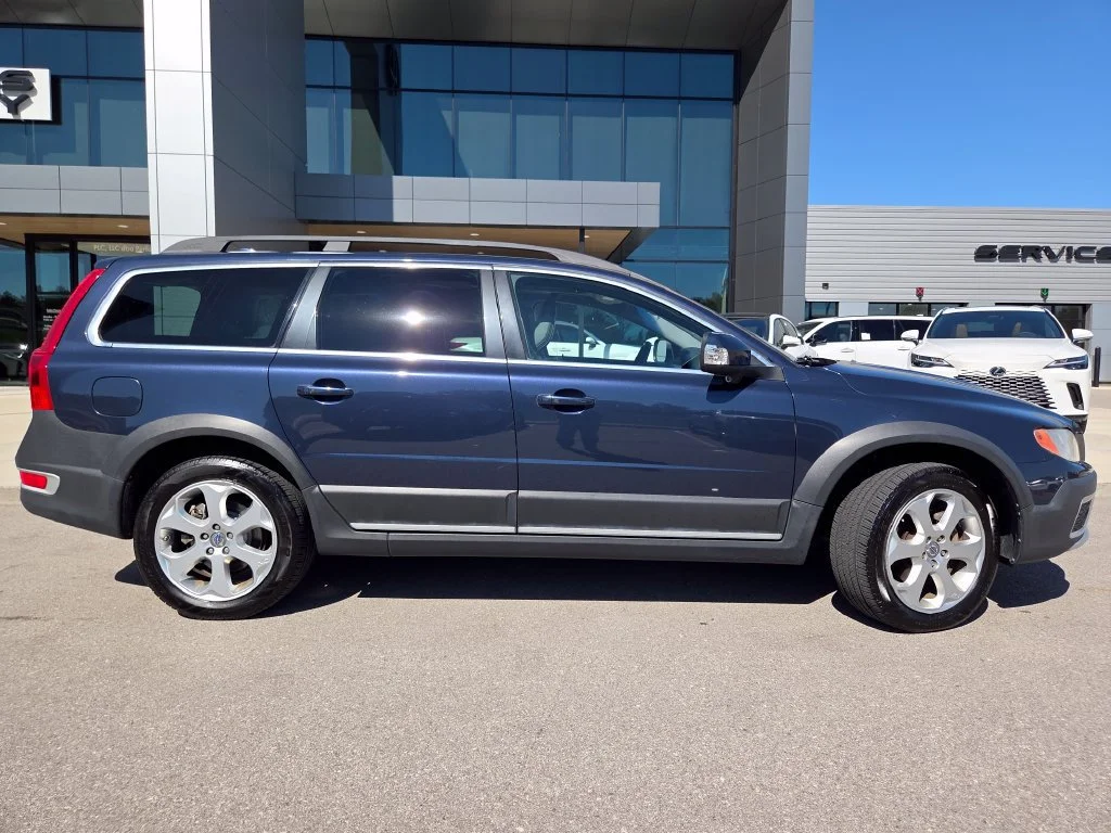 Used 2011 Caspian Blue Metallic Volvo 3.0T image 25