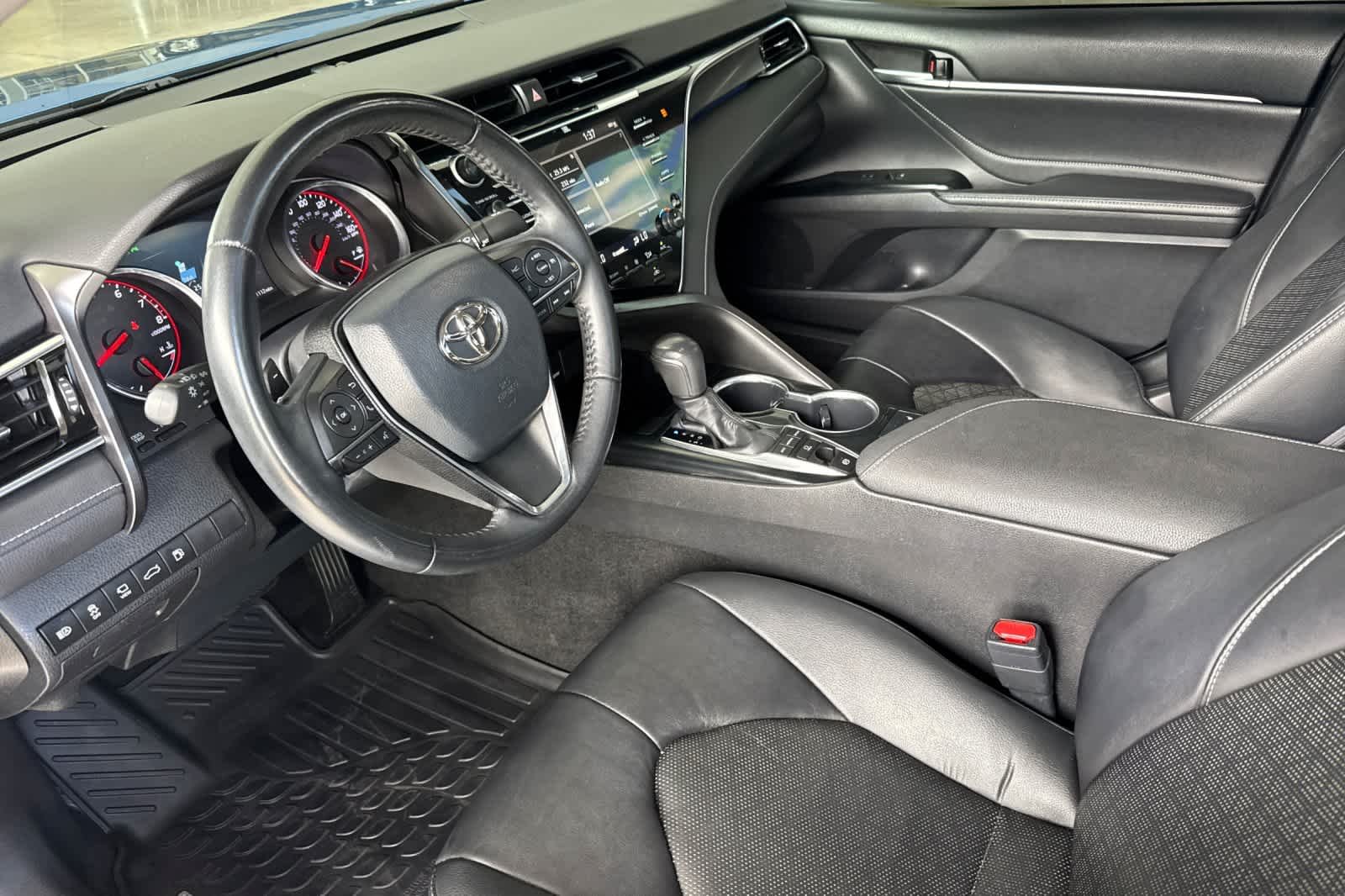 Used 2018 Blue Streak Metallic Toyota XSE image 3