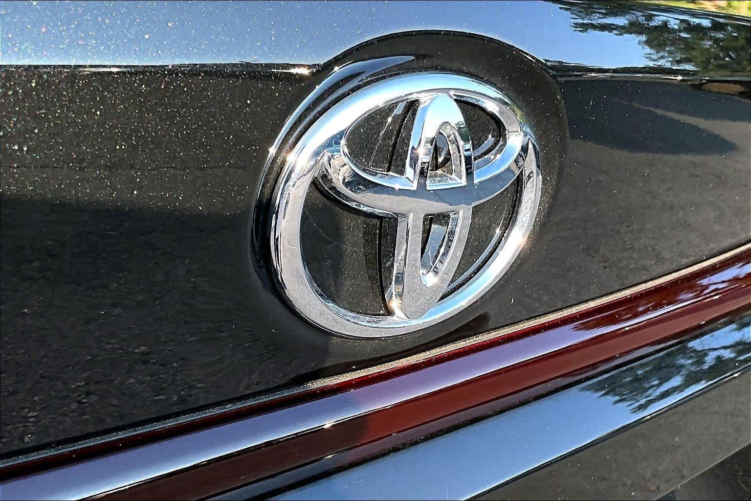 Used 2022 Black Sand Pearl Toyota LE image 31