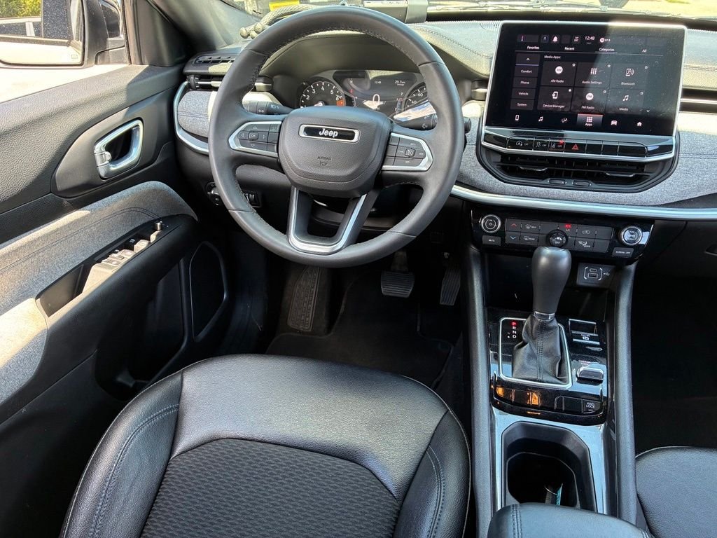 Used 2024 White Jeep Latitude image 10