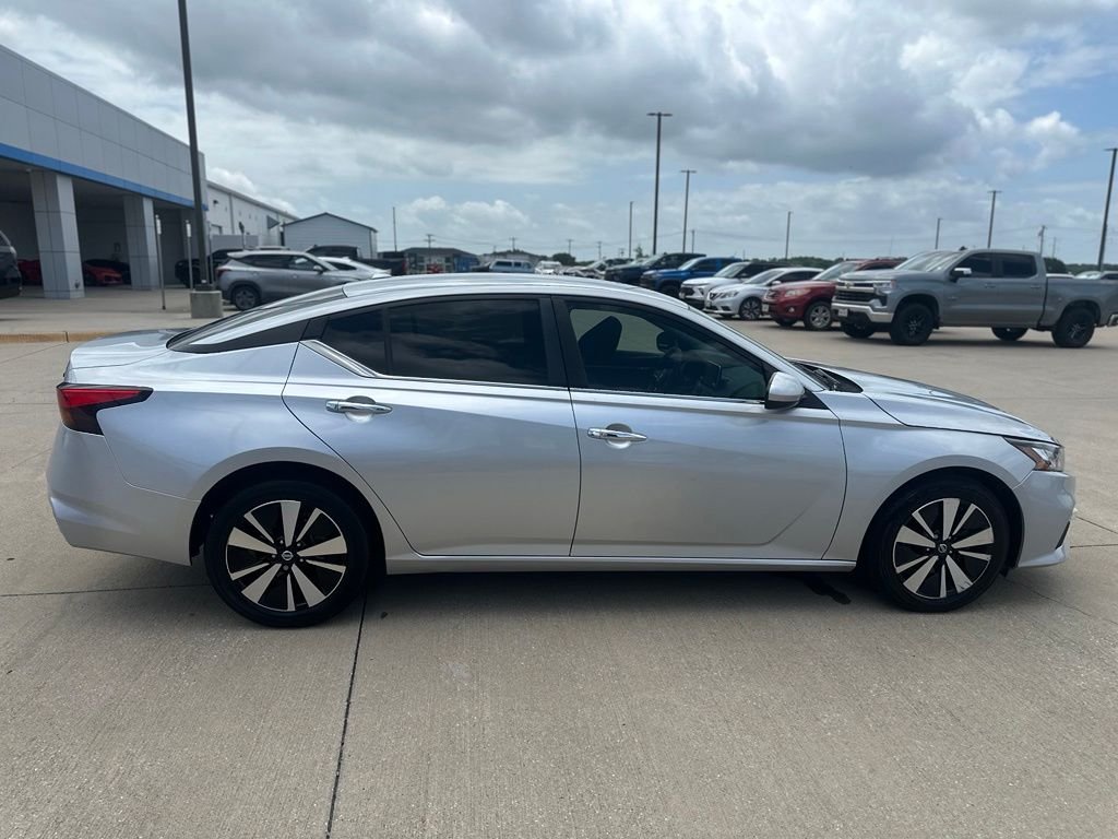 Used 2022 Silver Nissan 2.5 SV image 8