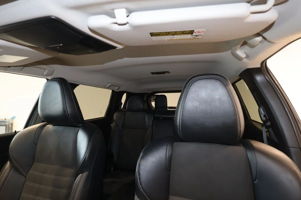 Used 2025 Gray Mitsubishi SE image 18