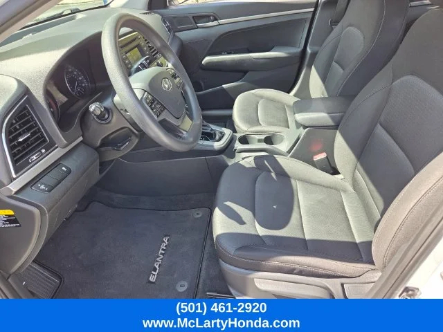 Used 2018 Quartz White Pearl Hyundai SE image 9