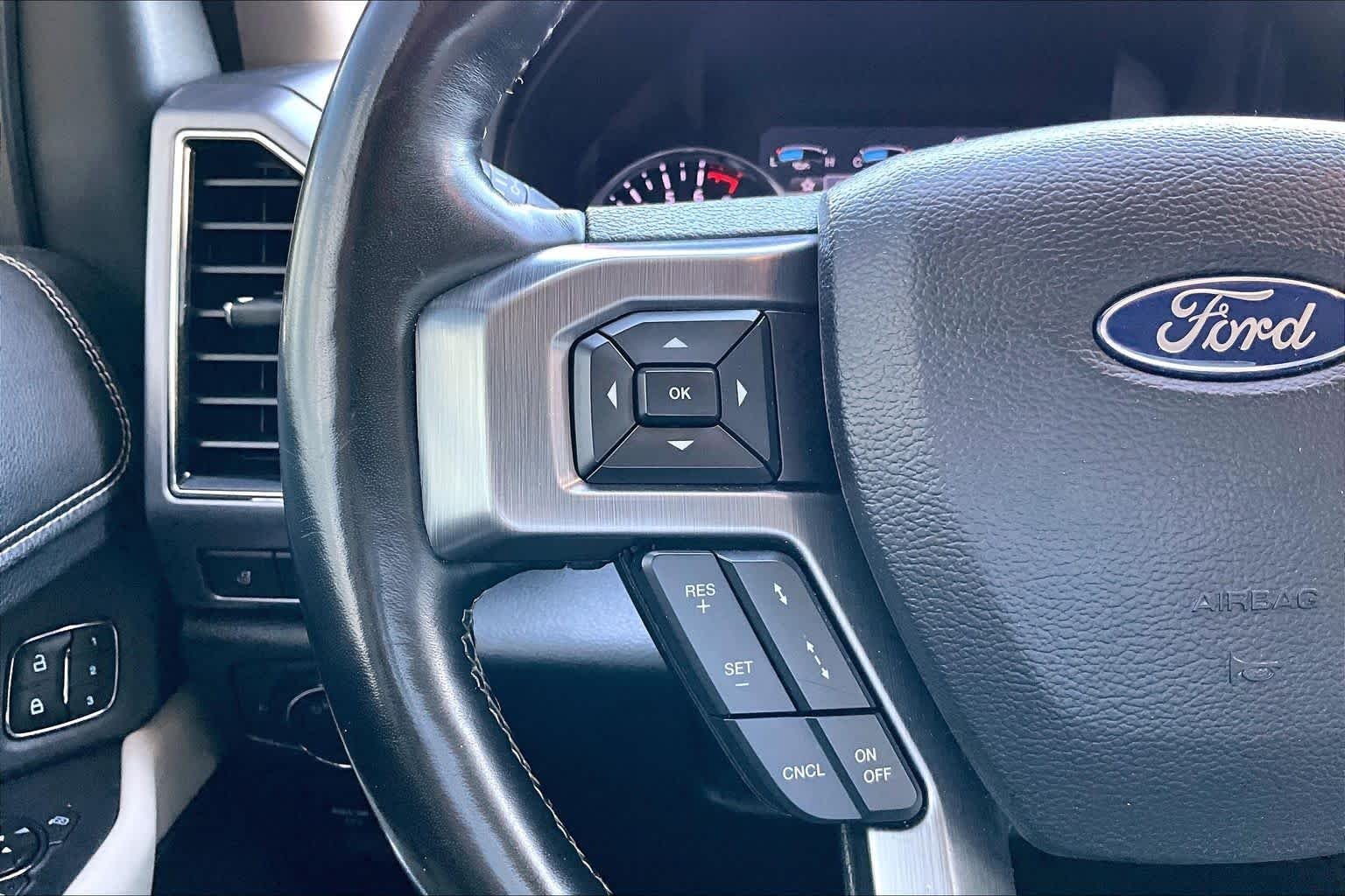 Used 2019 White Platinum Metallic Tri-Coat Ford Platinum image 23