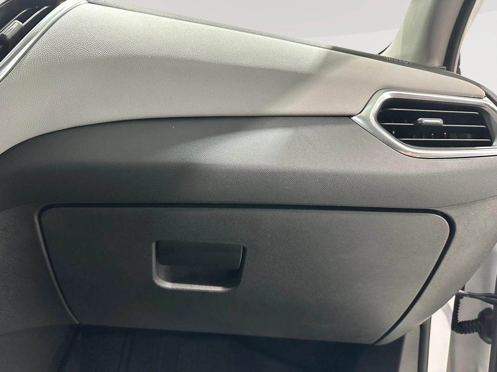 Used 2024 Summit White Chevrolet LT image 27