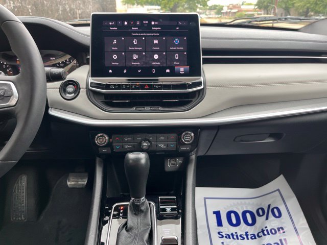 Used 2025 White Jeep Limited image 31