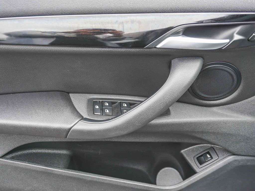 Used 2021 Gray BMW sDrive28i image 19