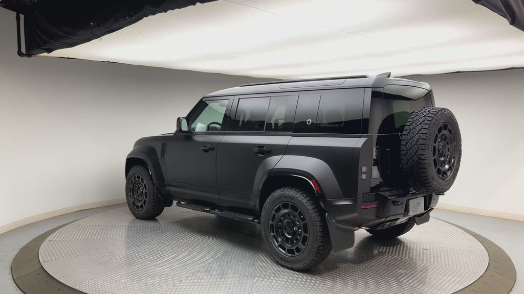 New 2026 Narvik Black Land Rover OCTA image 4