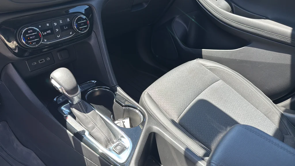 Used 2021  Buick Select image 28
