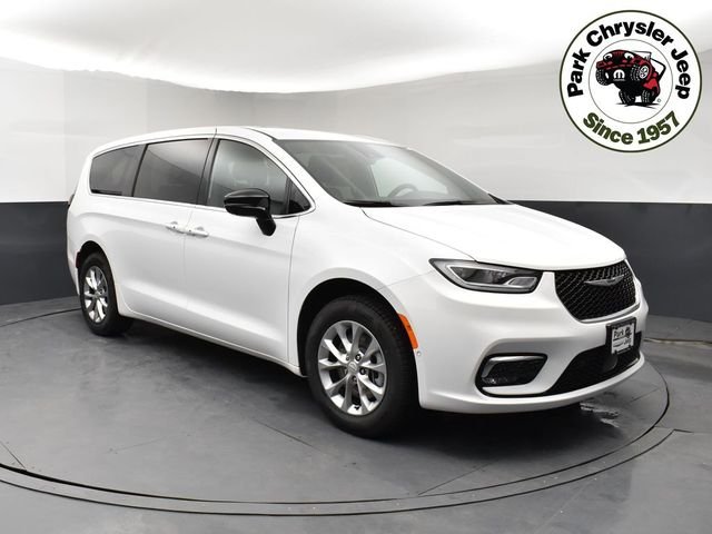 2026 Chrysler Pacifica Select AWD's photo