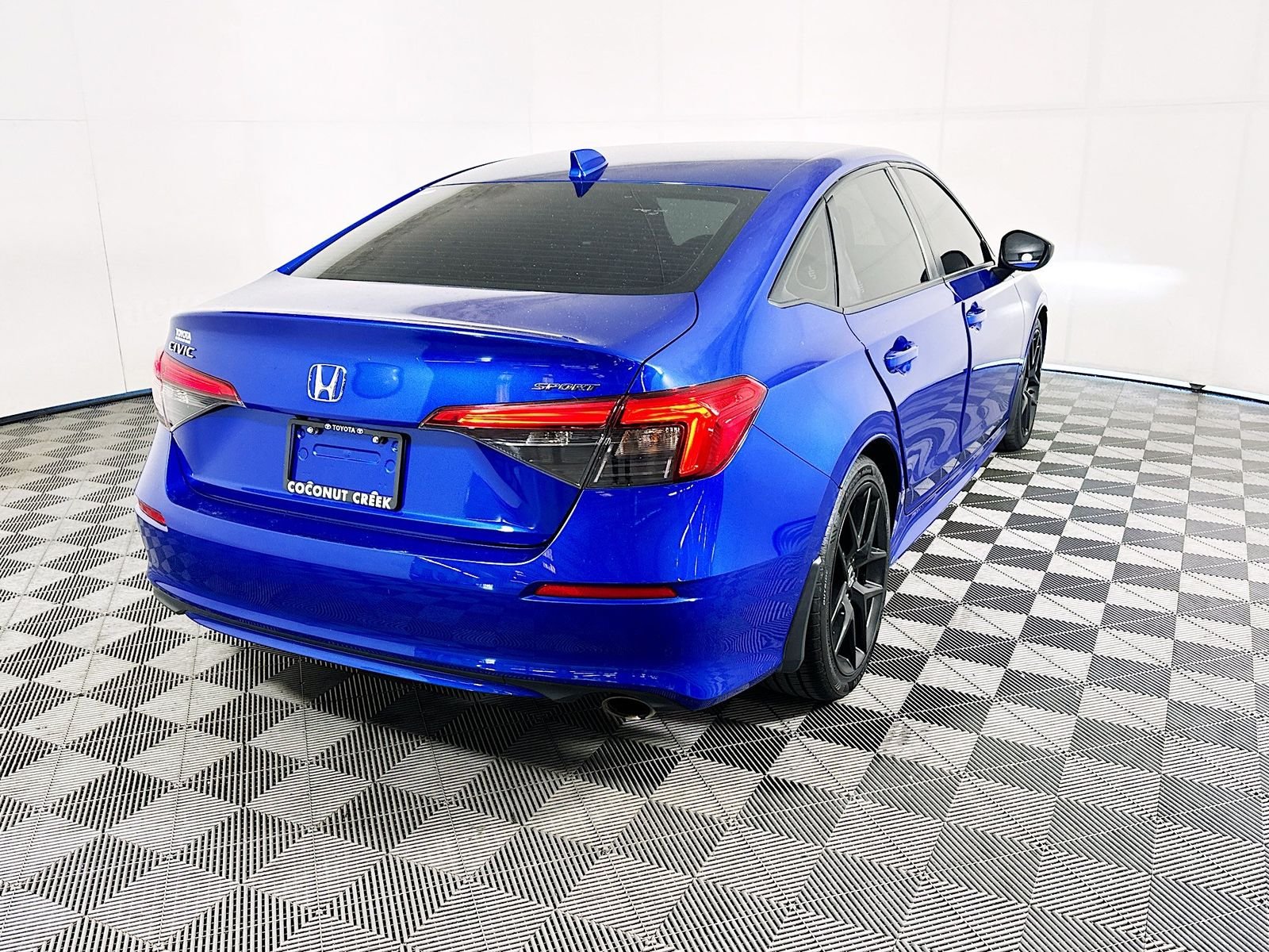 Used 2023  Honda Sport image 3