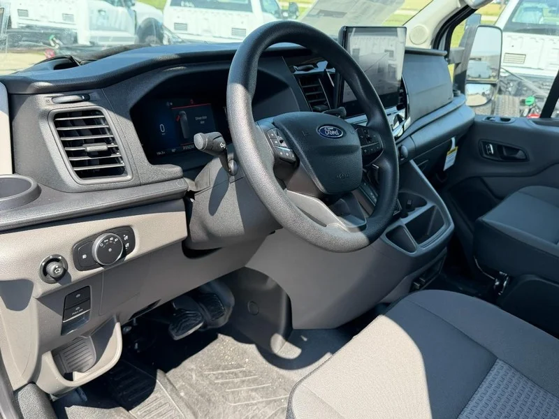 New 2026 Oxford White Ford Low KUV image 11