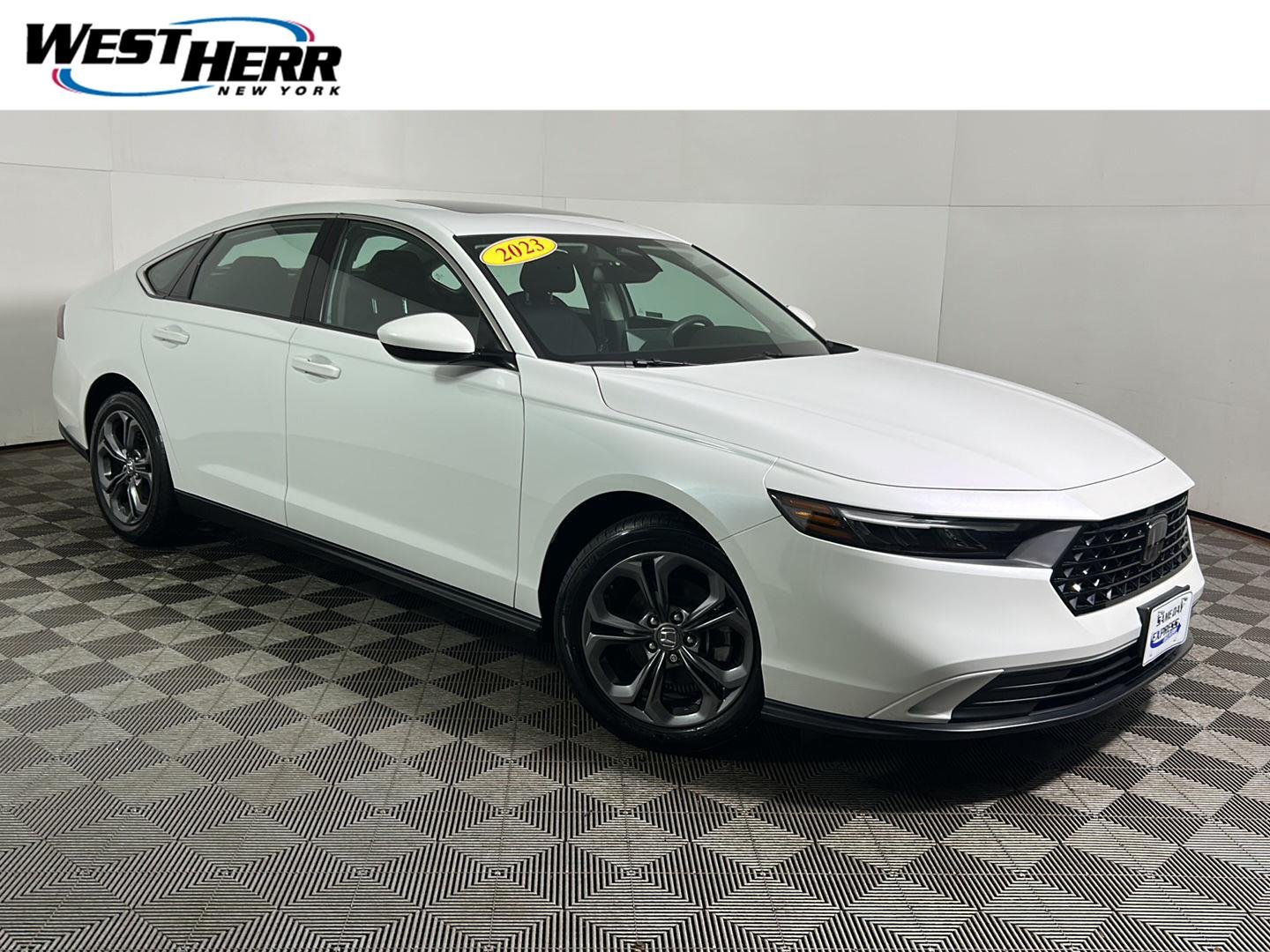 Used 2023 Platinum White Pearl Honda EX image 1