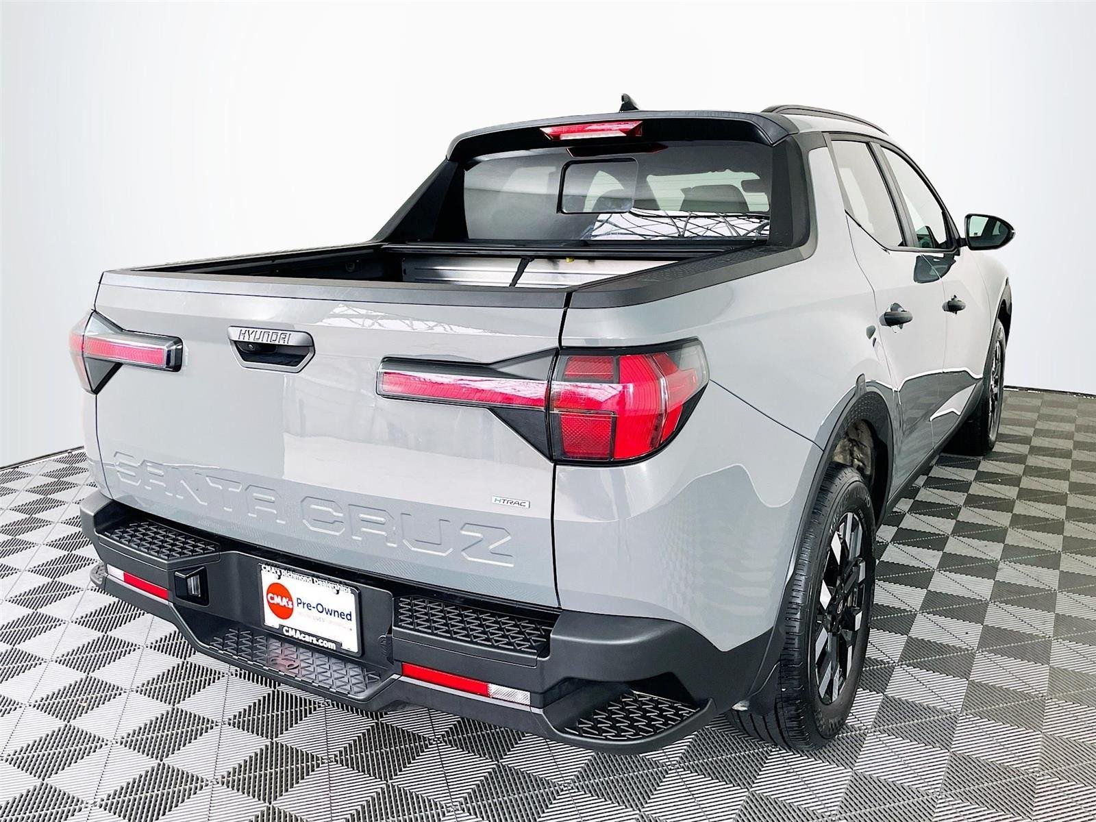 Used 2025 Hampton Gray Hyundai SEL Activity image 10