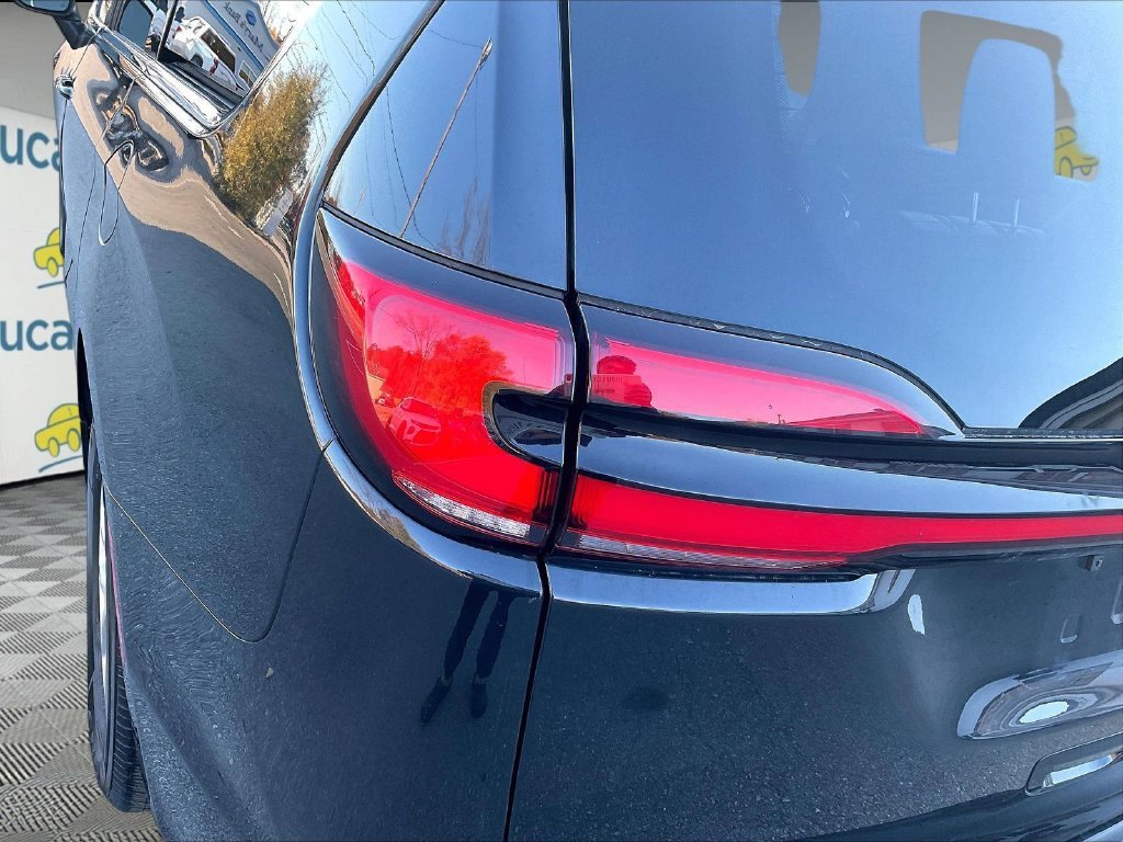 Used 2023 Black Chrysler Touring L image 32