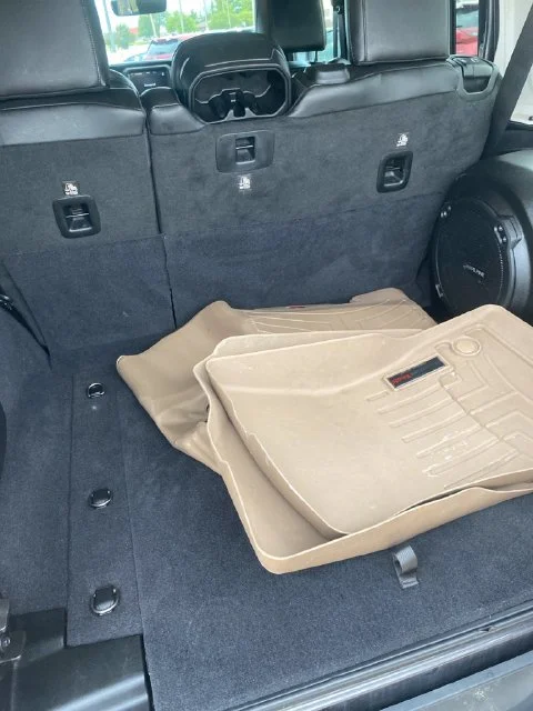 Used 2019 Granite Crystal Clearcoat Metallic Jeep Unlimited Sahara image 23