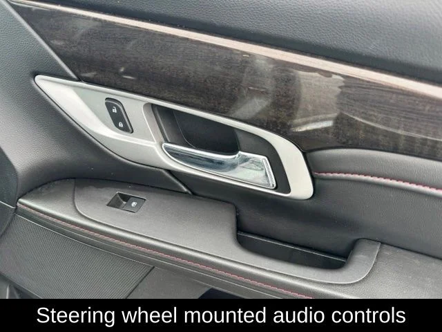 Used 2013 Silver GMC Denali image 25