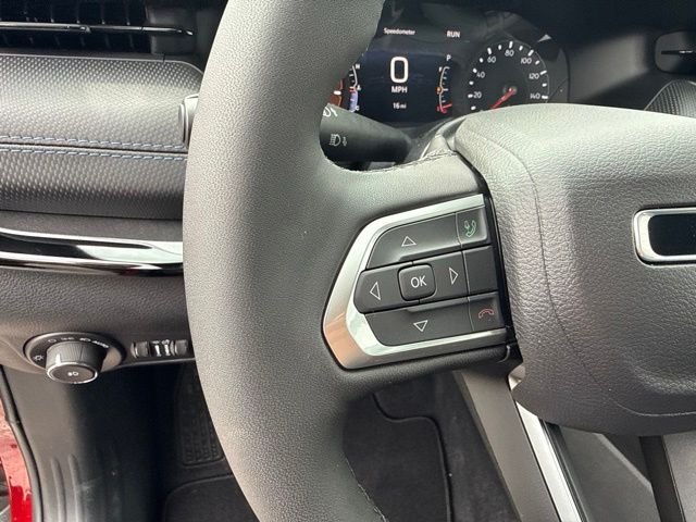 New 2026 Red Hot Pearlcoat Jeep Latitude image 15