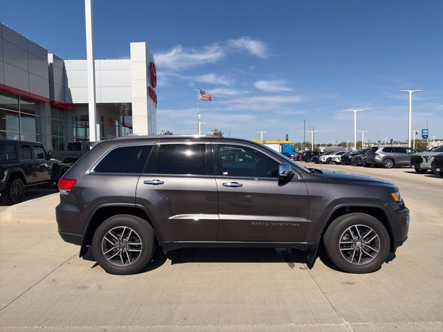 Used 2019 Gray Jeep Limited image 8